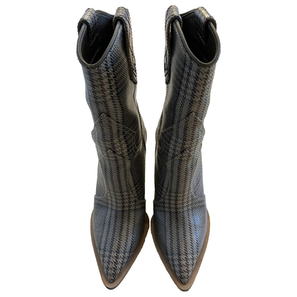 Fendi Elegant Black and Gray Patterned Heeled Boots
